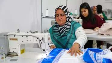 Kadınların atölyede yaptığı geri dönüşüm ürünleri