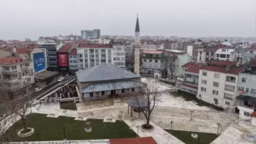 Camii iç mekanının yenilenmiş hali