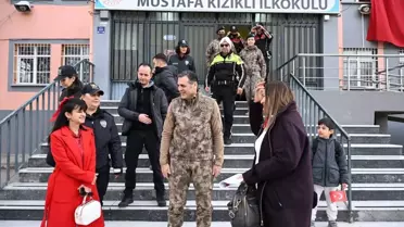 Metehan konvoyda okula varıyor