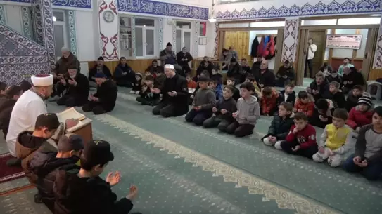 Çocuklara dağıtılan oyuncakların yakın çekimi