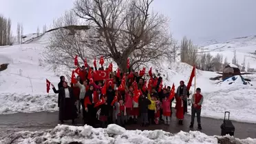 Horasan'da Öğrenciler Bayrak Sevgisini Coşkuyla Kutladı