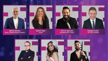 Sempozyumda konuşma yapan bir eğitimci