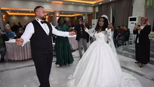 Osmaniyeli Çift, Kongo'da Tanıştı ve Türkiye'de Dini Birleşme Yolculuğu