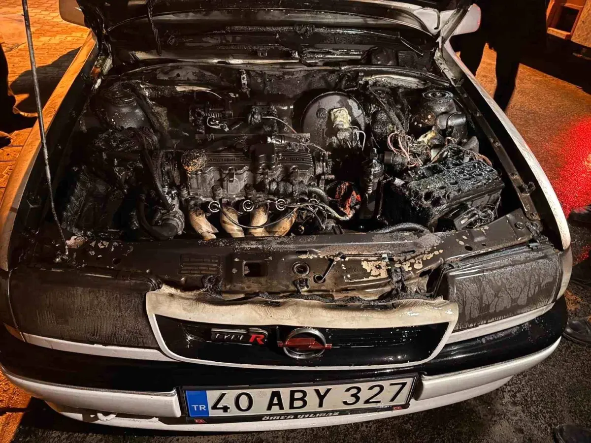 Kırşehir Mucur’da Park Halindeki Araç Alev Aldı