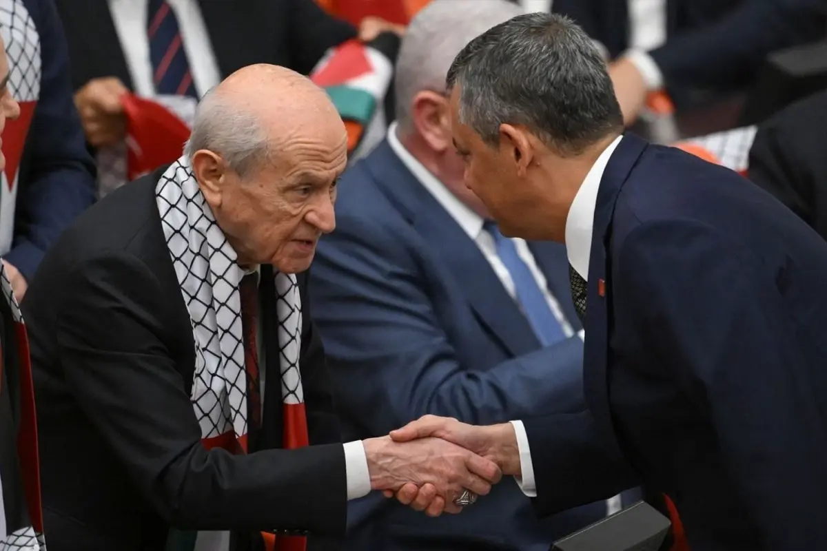 MHP Lideri Bahçeli, CHP Lideri Özel'i Telefonla Aradı