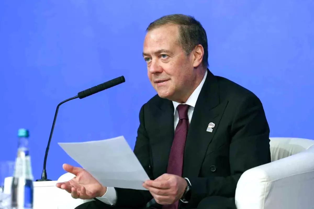Medvedev: Küresel Çatışma Riskini Kabul Etmiyoruz, Nükleer Doktrinimiz Sabit