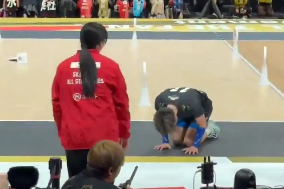 Japon Voleybolcusu Servis Hatası Sonrası Sahada Özür Dilebildi