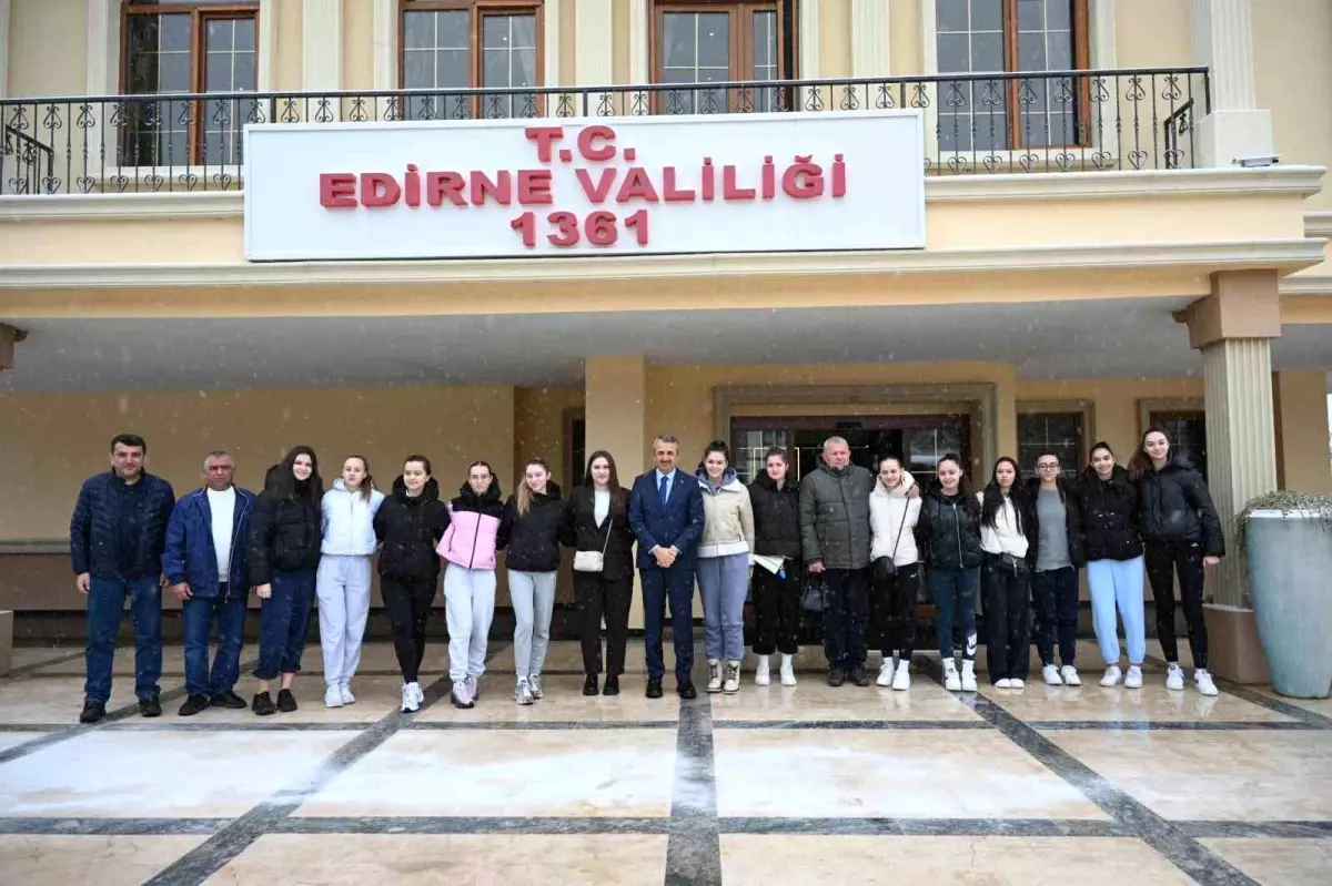 Edirne’de Bulgar Kırcaali Voleybol Takımıyla Dostluk Maçları Gerçekleşti