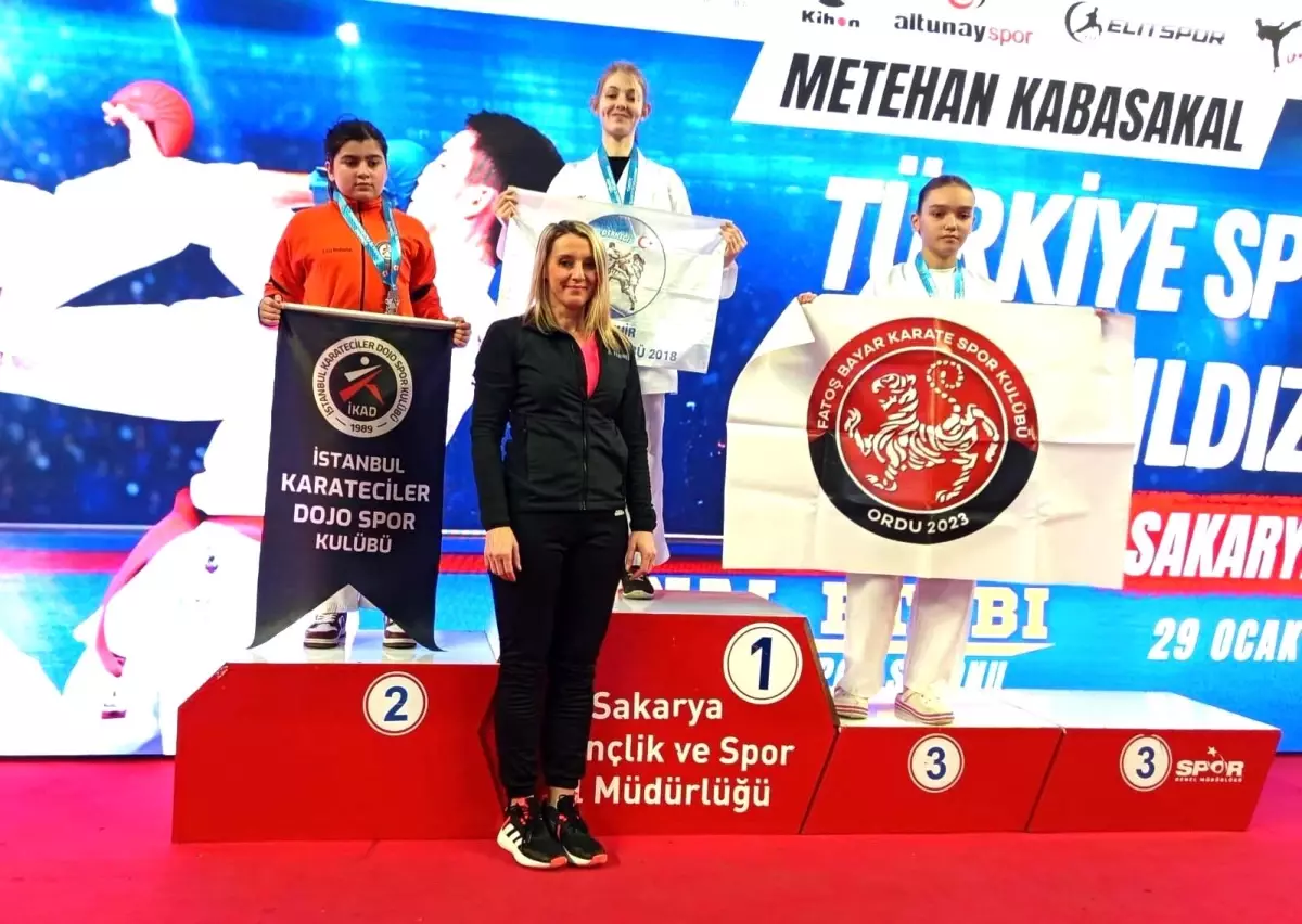 Begüm Tunçbilek, Sakarya'da Türkiye Karate Şampiyonluğunu Kazandı