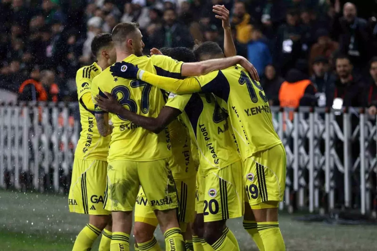 Fenerbahçe, Kocaelisız'ı 2-0'lık Skorla Geçti ve Yenilmezlik Serisini Uzattı