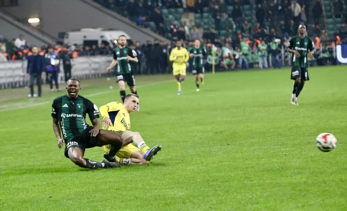 Fenerbahçe, Kocaelispor'u 2-0'lık Skorla Geçti: Trendyol Süper Lig'de Önemli Zafer