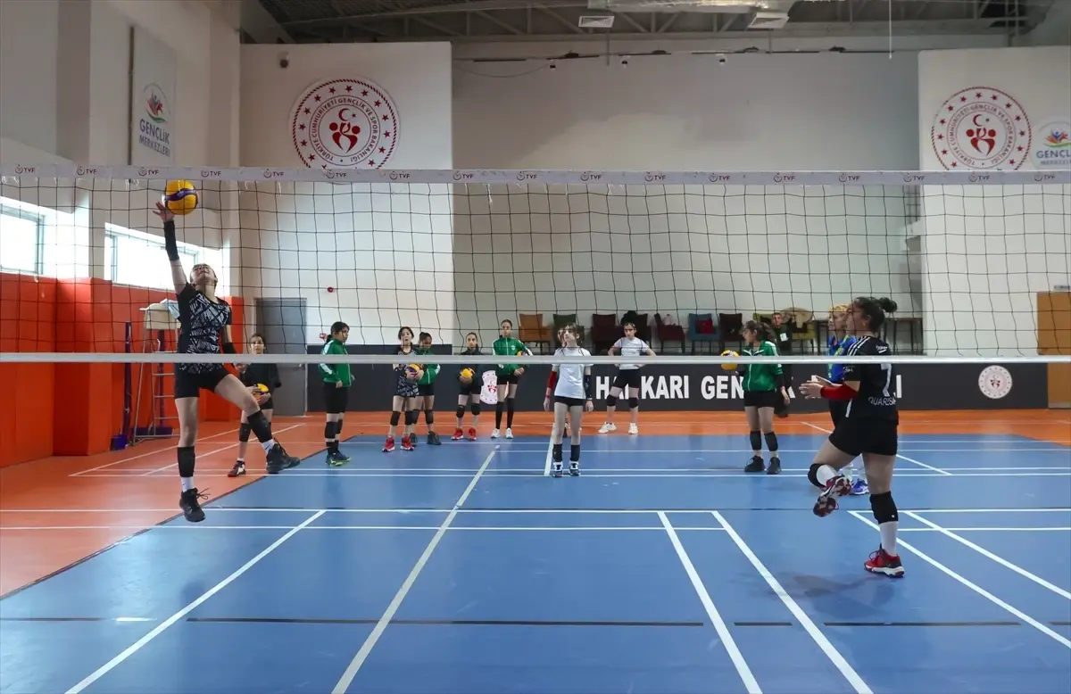 Yeşilay, Hakkari'de 116 Çocuğa Sporla Yeni Ufuklar Açtı