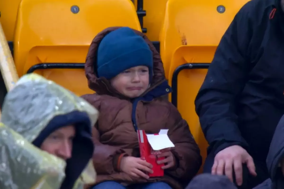 Wolverhampton, Küçük Taraftara Sürpriz Forma ve Hediyelerle Destek Oldu