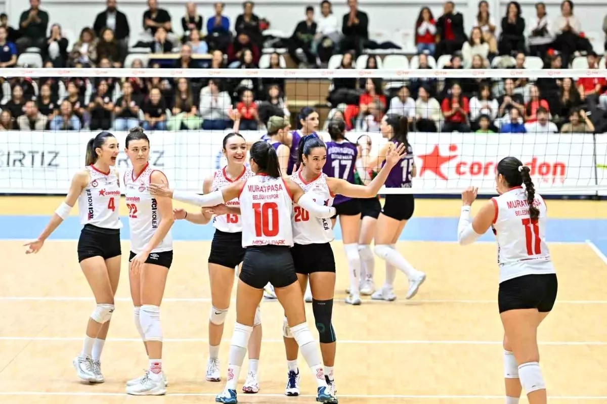 Muratpaşa Belediyespor Kadın Voleybol Takımı Ligde Yükselişte