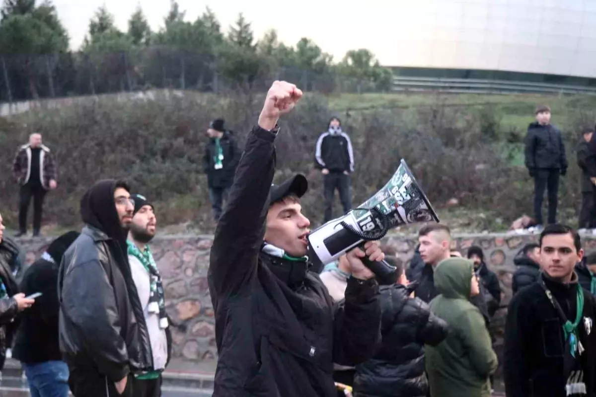 Kocaelispor ve Fenerbahçe Maçına Giden Yolda Taraftar Coşkusu Dorukta