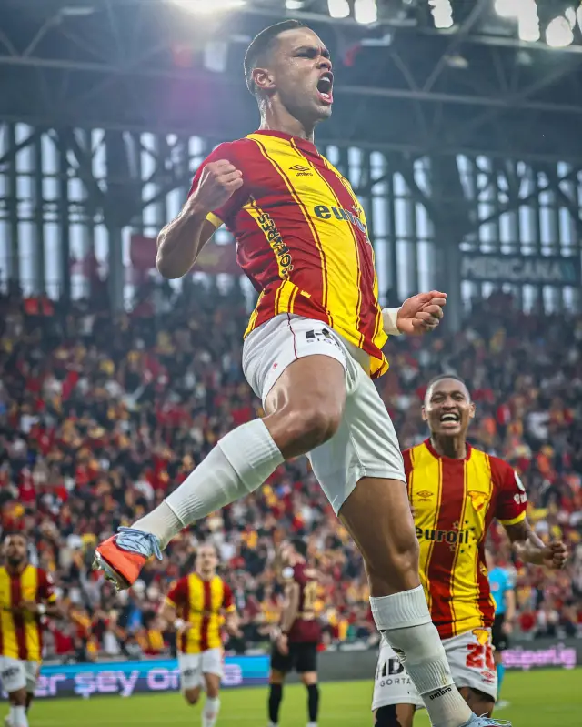 Juan antrenmanda gol sevinci