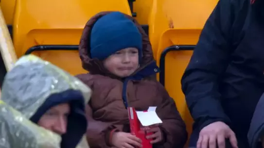 Wolverhampton formasıyla mutlu minik taraftar