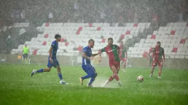 Karşıyaka ve Alanya 1221 FK maçından anlık görüntü