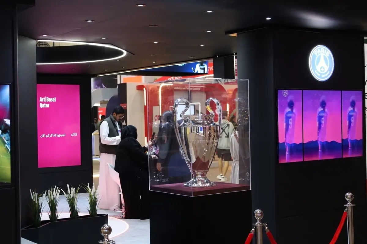 PSG Şampiyonlar Ligi kupası Doha’da sergilendi