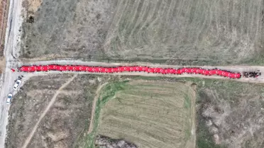 Kırıkkale Lisesinde 150 Metrelik Dev Türk Bayrağıyla Etkileyici Giriş