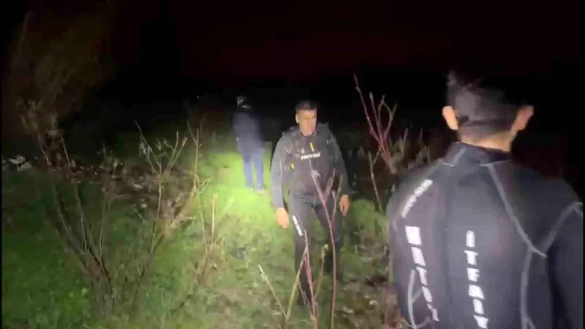 Hatay’ın Defne İlçesinde Asi Nehri’ne Düşen Genç İçin Arama Çalışmaları Sürüyor