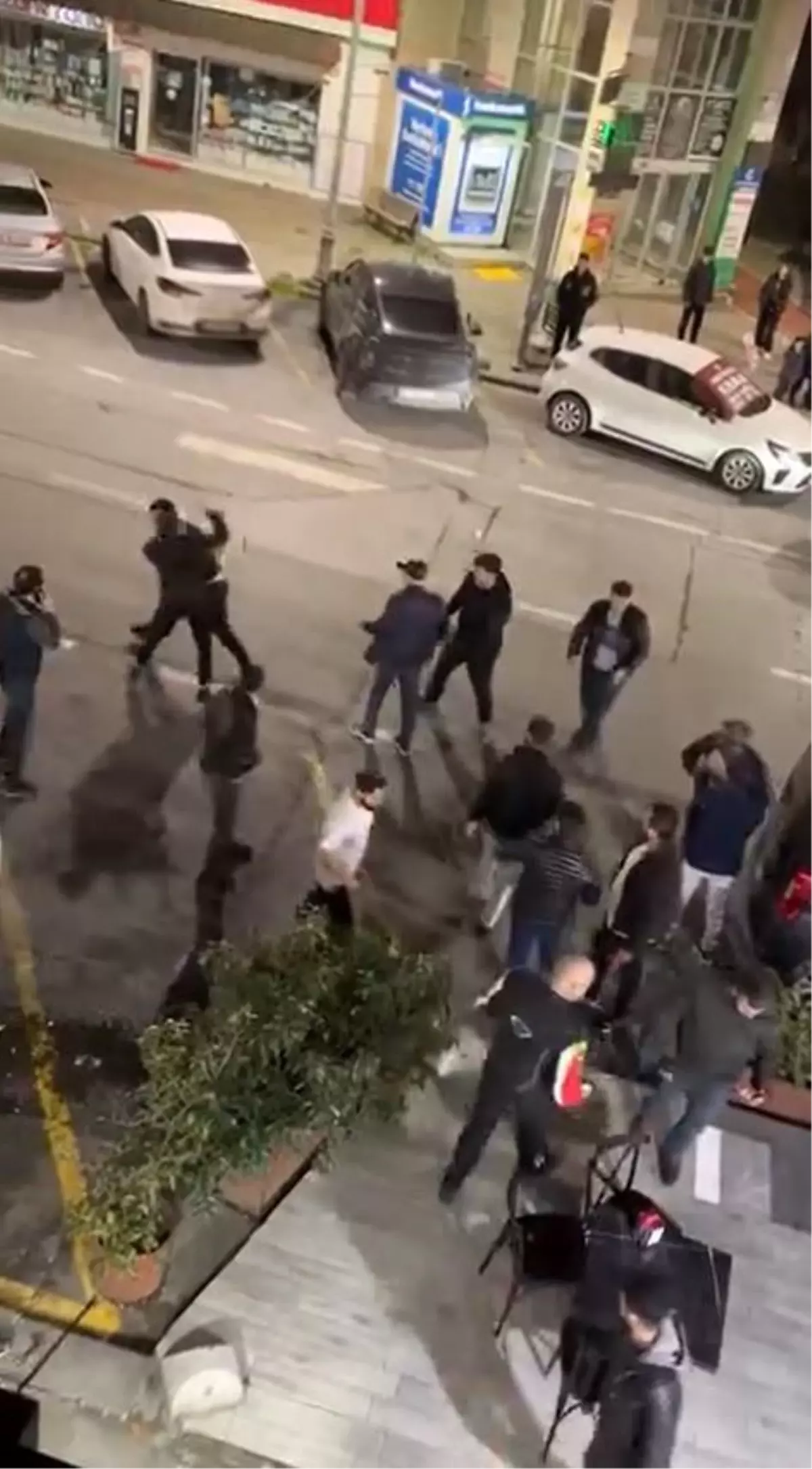 Beylikdüzü'nde Arkadaş Grubu Tartışmadan Kavgaya Dönüştü