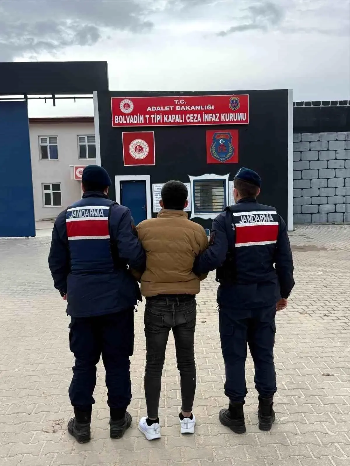 Afyonkarahisar’da Jandarma Operasyonu: 50 Aranan Kişiden 8’i Tutuklandı