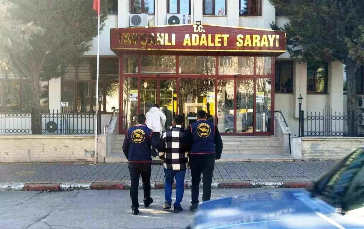 Kütahya’da JASAT’ın Zimmet Operasyonu: 115 Şahıs Gözaltında