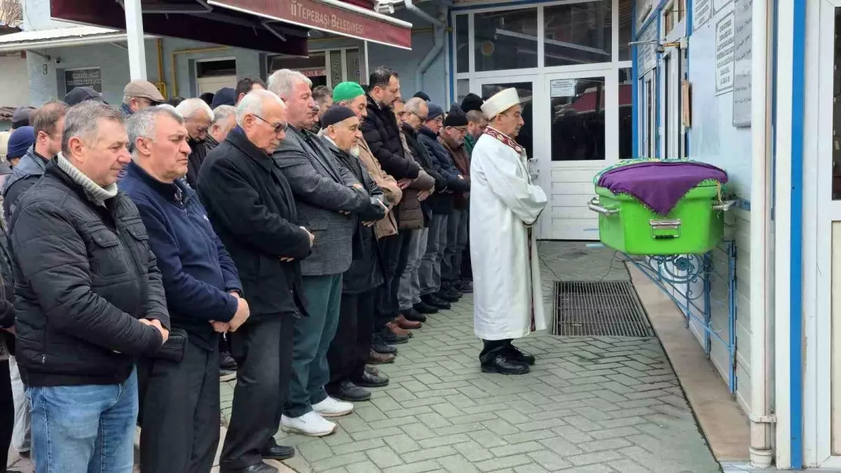 Antalya'da Otobüs Kazası: 10 Hayatını Kaybetti, Aslı Çevik Eskişehir'de Toprağa Verildi