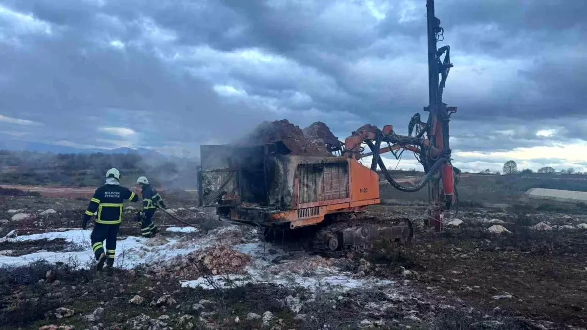 Bilecik’te Sondaj Aracının Motorunda Çıkan Duman Yangına Dönüştü