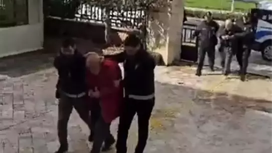 Şüphelilerin adliyeye sevk edildiği an