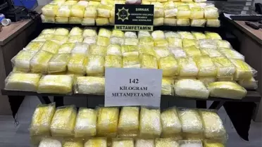 Ele geçirilen metamfetamin paketleri