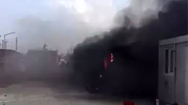 Hatay Kırıkhan'da Depremzede Ailenin Konteyneri Yangınla Karşılaştı