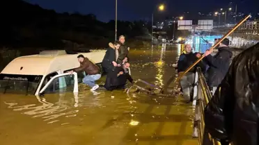 Kuşadaşı Sel Felaketi: Suya Gömmüş Minibüste 20 Yolcuyu Kurtarma Operasyonu