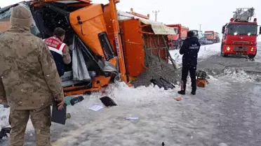 Kaza sonrası hasar görmüş iş makinesi