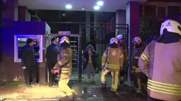 Yangın sırasında itfaiye ekipleri müdahale ediyor