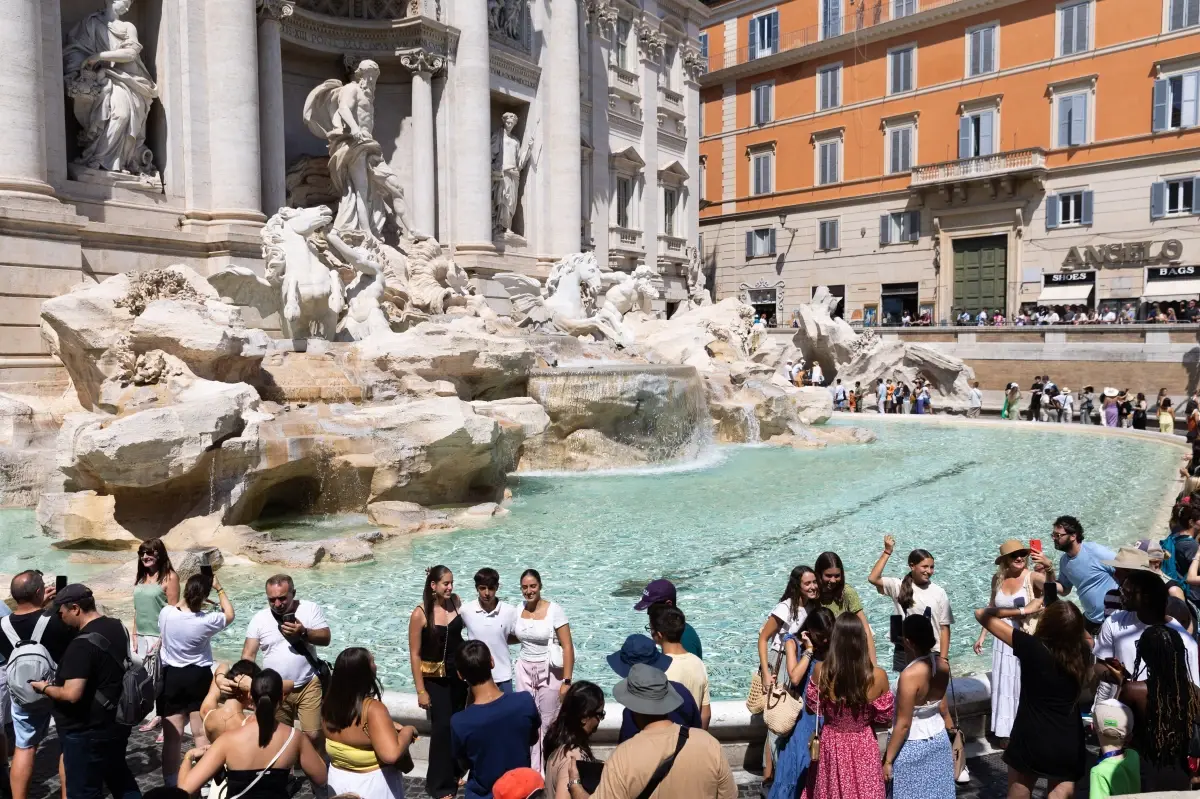 Roma’da Trevi Çeşmesi’ne 2 Euro Giriş Ücreti: Turistlerden Nasıl Etkileniyor?