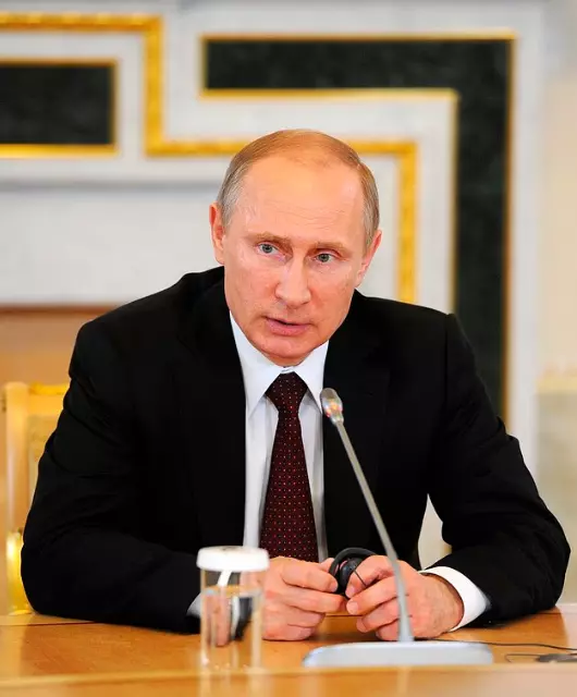 Epstein'in davetiyeleri ve lüks partileri