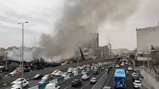 Tahran’da Cennet Çarşısı’nda Dev Yangın: 200 Dükkan Yok Oldu