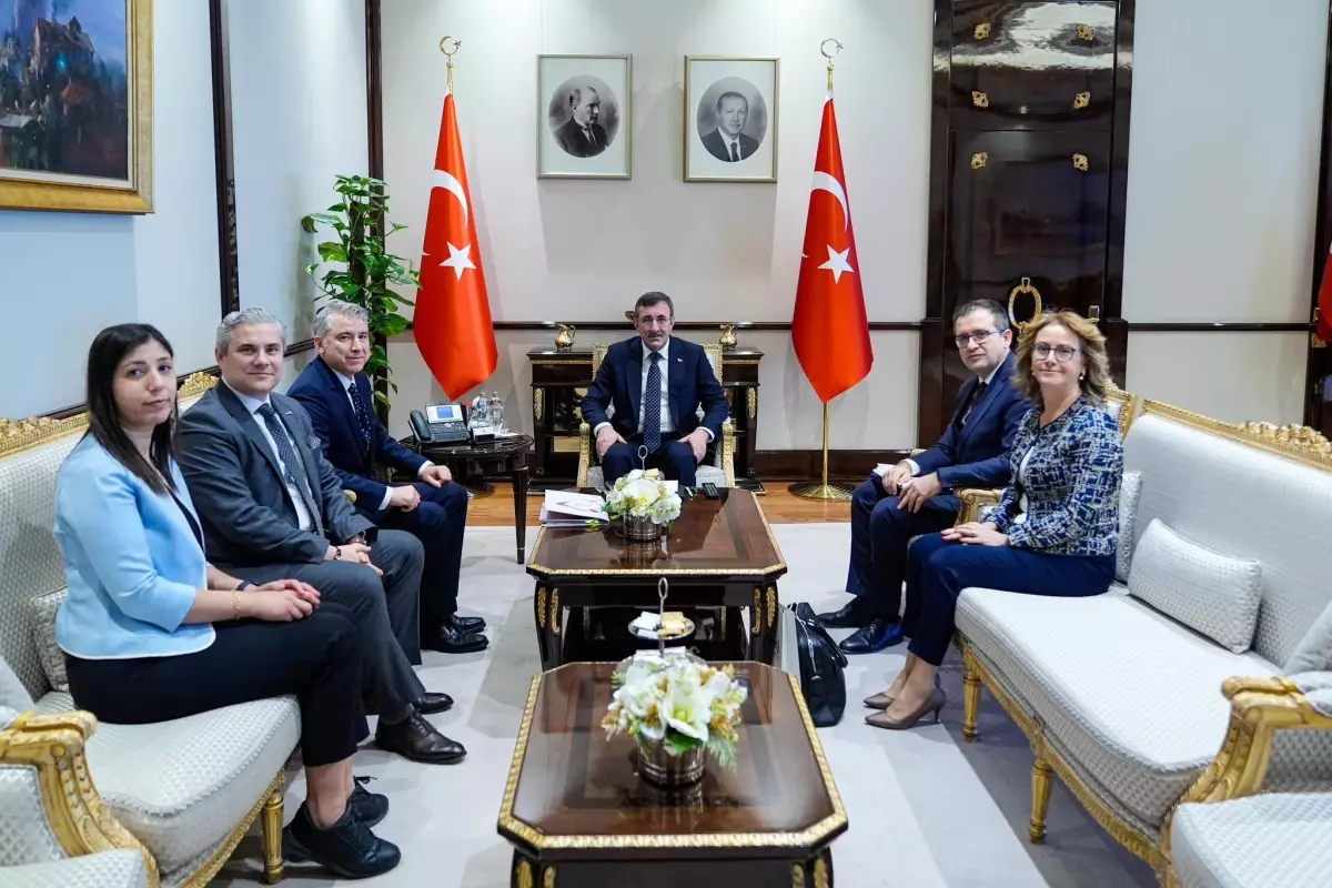 Cumhurbaşkanı Yardımcısı Yılmaz, YASED Heyetini Karşıladı ve Yatırım Stratejilerini Görüştü