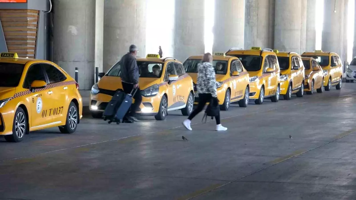 Havalimanı Taksi Şoförleri Korsan Araçların Güvenlik Riskine Dikkat Çekiyor