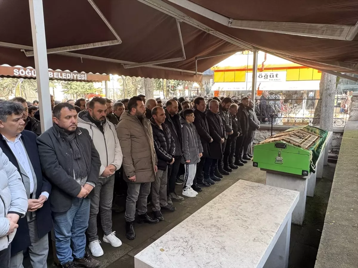 Antalya’da Yolcu Otobüsü Devrildi, Erdi Demirsoy’un Cenazesi Söğüt’te Yapıldı