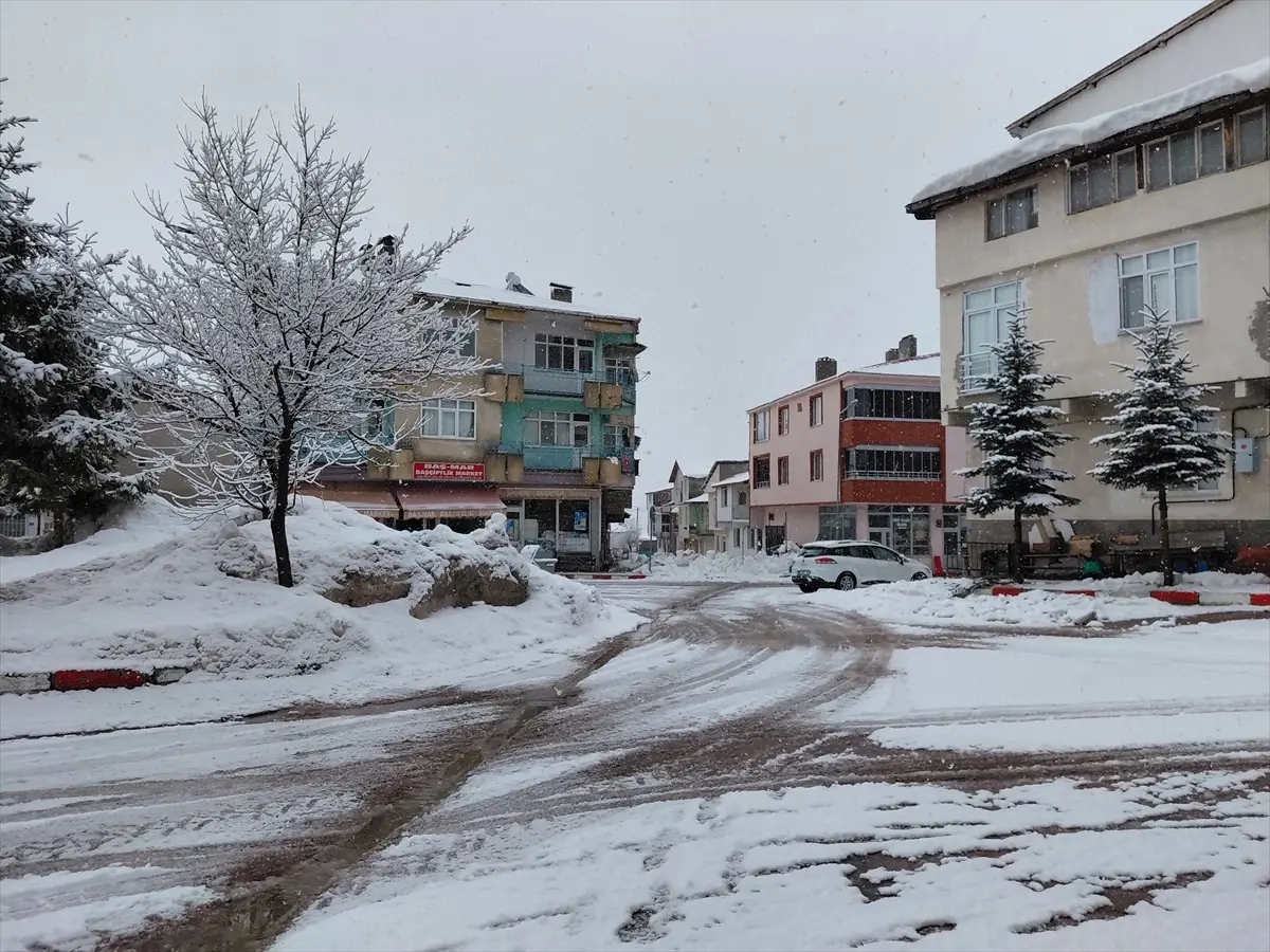 Tokat’ın Başçiftlik İlçesinde 40 cm Kar Yağışı ve Yüksek Kesimlerde 1 Metreye Ulaştı