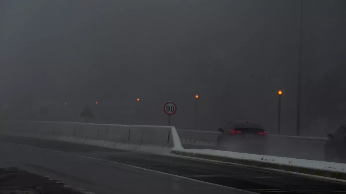 Bolu Dağları'nda Yoğun Kar ve Sis: Görüş Mesafesi 30 Metreye Düştü