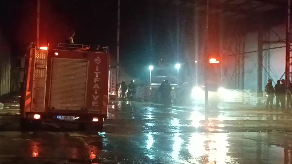 Gaziantep’te Makarna Fabrikası Yangını Kontrol Altına Alındı