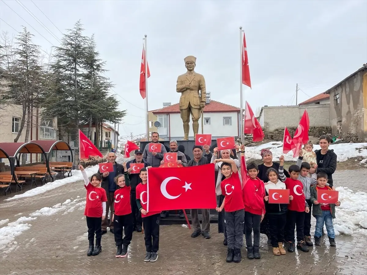 Gemerek’te Bayrak Sevgisi Temasıyla Yeni Eğitim Dönemi Coşkuyla Açıldı