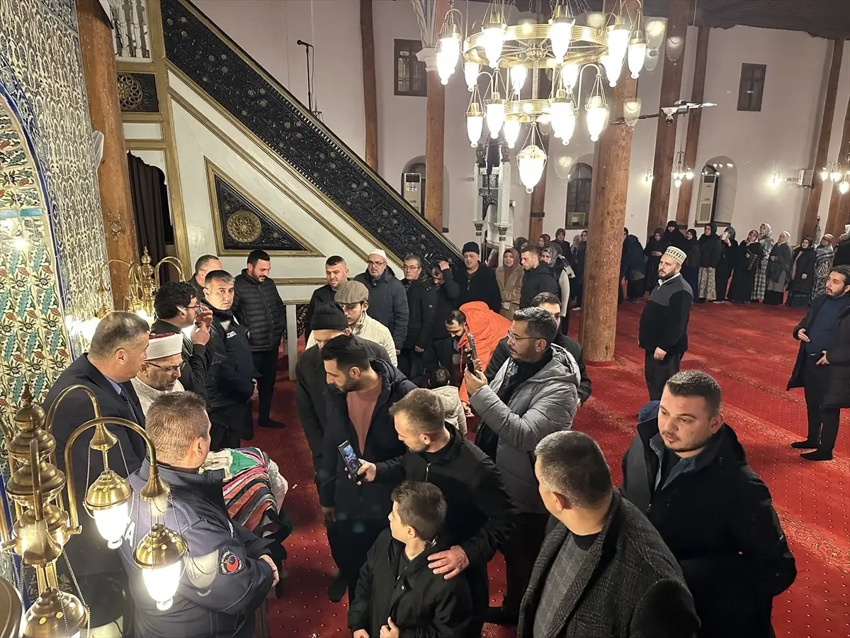 Eğirdir'de Berat Kandili'nde Sakal-ı Şerif Ziyareti Coşkuyla Gerçekleşti