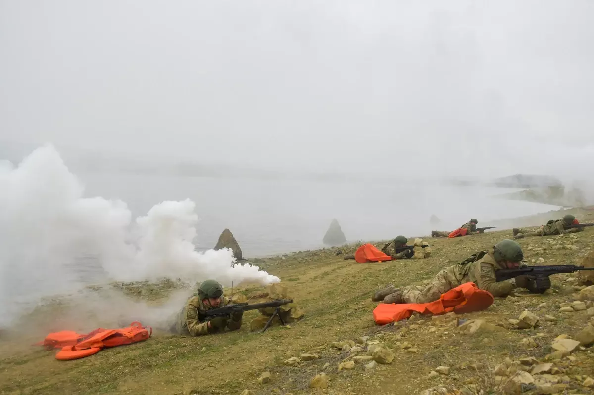 Gelibolu’da Yapay Gölette Durgun Sulardan Geçiş Tatbikatı