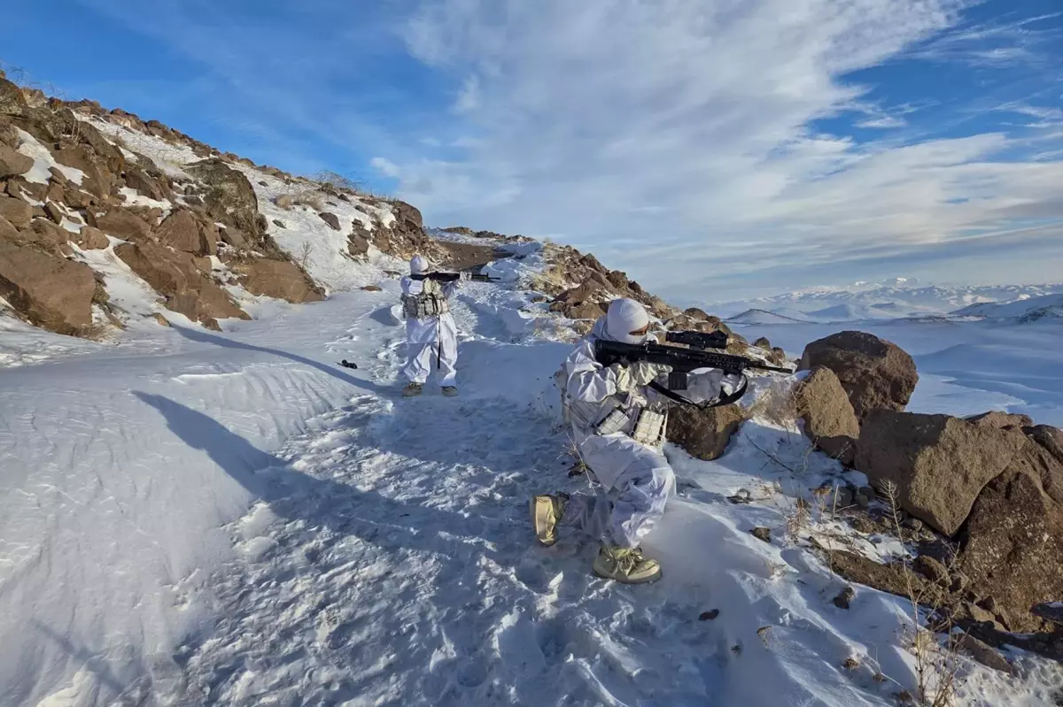 Karlı Sınır Hatlarında Mehmetçik Görev Başında