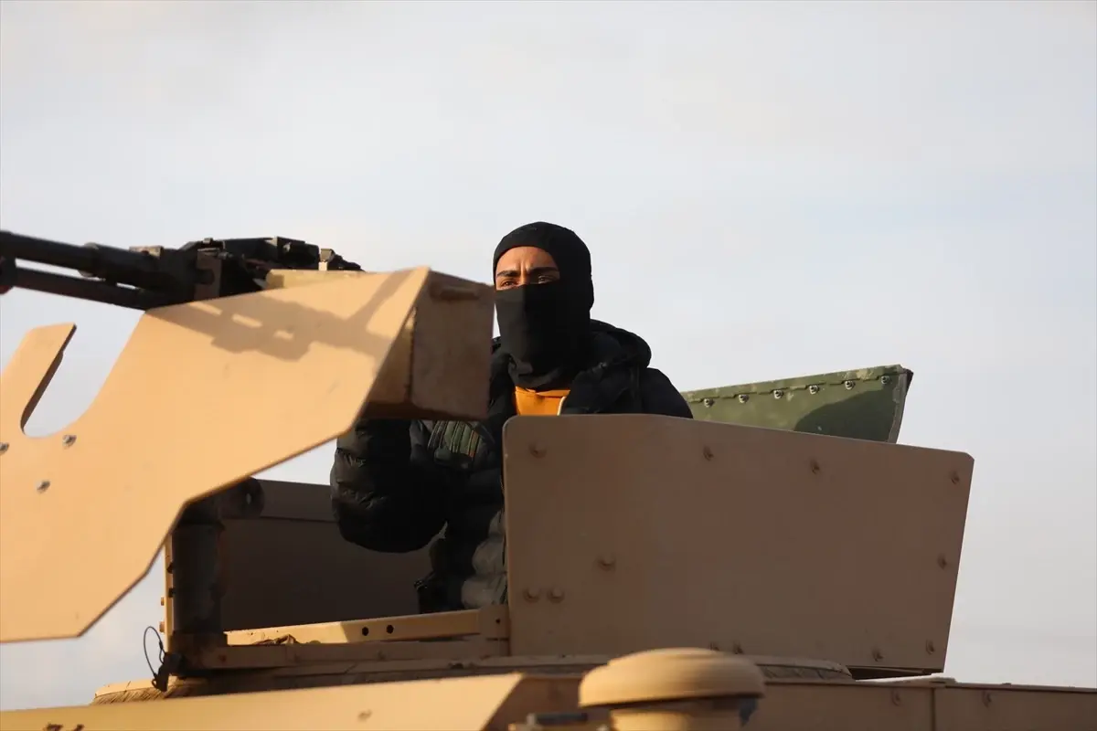 Suriye Güvenlik Güçleri Kamışlı’da Halkı Coşkuyla Karşıladı ve YPG ile Mutabakat İmzaladı